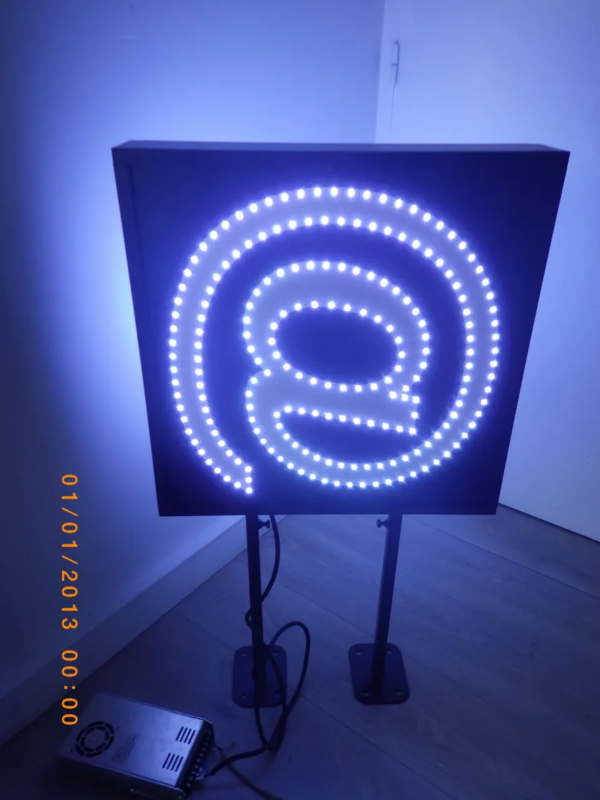 ENSEIGNE LUMINEUSE LED DOUBLE FACES “TAXIPHONE” EXTERNE PRÊT À INSTALLER AVEC ANIMATION ET TÉLÉCOMMANDE 50X50cm