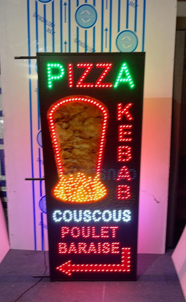 ENSEIGNE LUMINEUSE LED DOUBLE FACES “KEBAB-PIZZA” AVEC FLECHE PROGRAMMABLE EXTERNE PRÊT À INSTALLER AVEC ANIMATION ET TÉLÉCOMMANDE 160X65cm