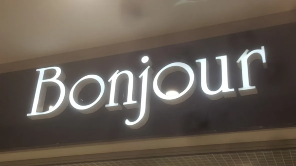 ENSEIGNE LUMINEUSE LETTRES BOÎTIERS LED 3D ÉCLAIRAGE PAR PLEXIGLASS FABRICATION SUR MESURE